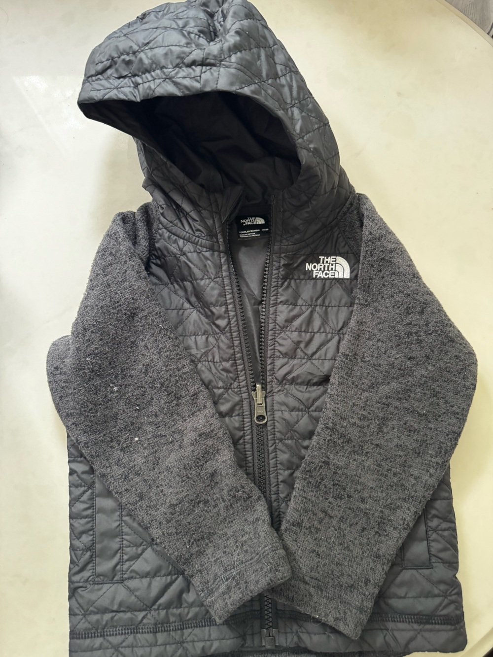 The North Face Kids Quilted Black & Gray Puffer Jacket (3T)